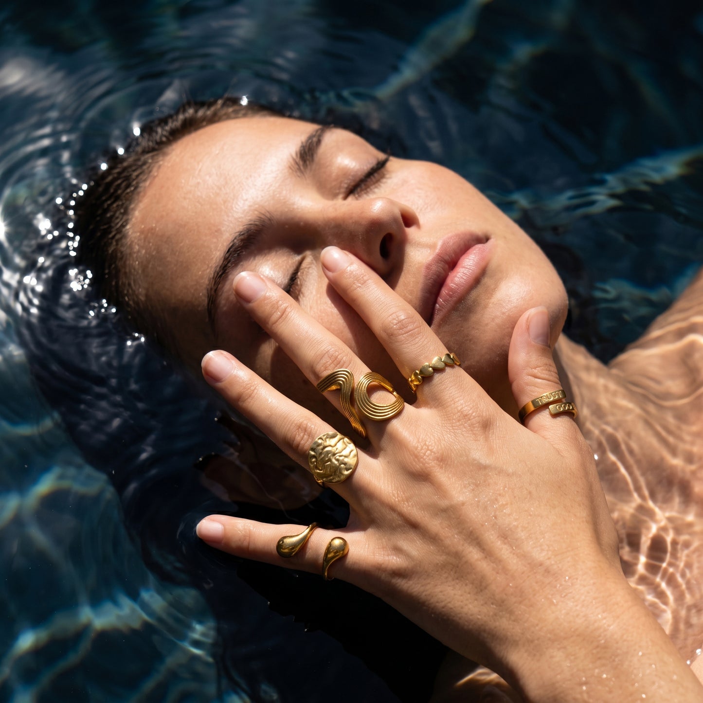 Waterproof Tarnish Resistant Gold Stackable Rings - 5Pcs Adjustable Open Set with Modern Wave Design for Daily & Beach Wear
