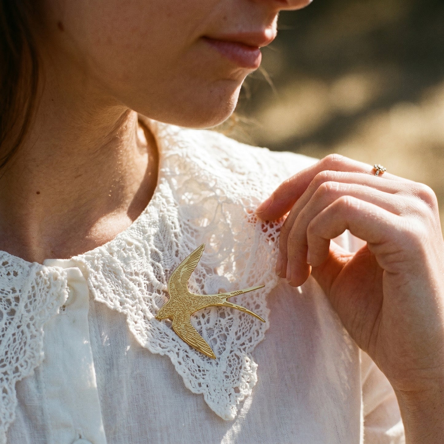 Waterproof Stainless Steel Swallow Brooch, Gold Plated Hypoallergenic Engraved Lapel Pin
