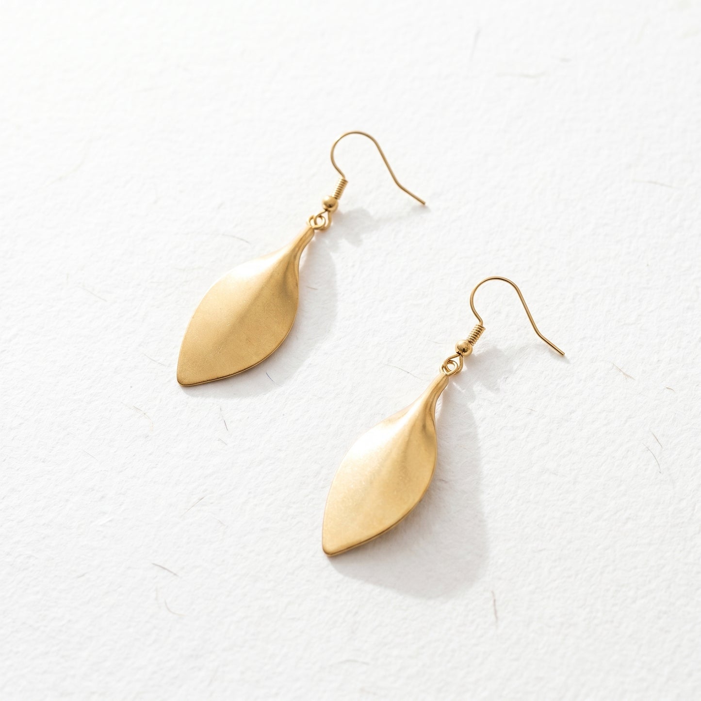 Golden Leaf Jewelry Set – Elegant Minimalist Necklace & Drop Earrings for Effortless Luxury