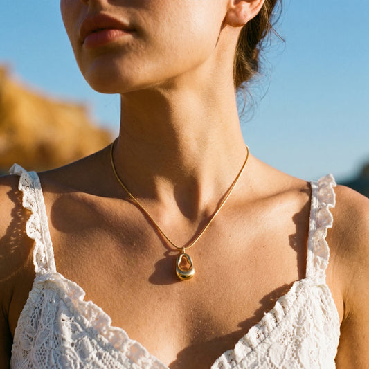 Liquid Gold Heart Necklace – Minimalist Sculptural Pendant for Effortless Everyday Luxury
