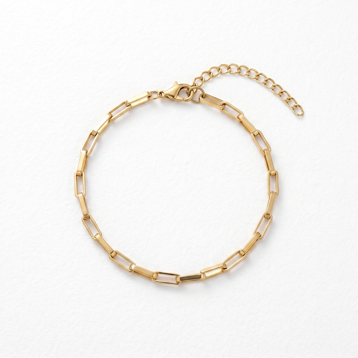 The Delicate Link Bracelet That Makes Everything Look More Expensive