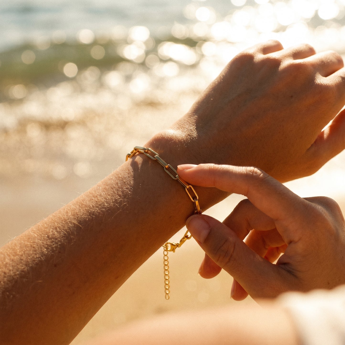 The Delicate Link Bracelet That Makes Everything Look More Expensive
