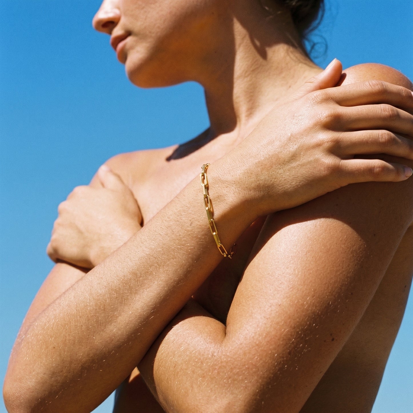 The Delicate Link Bracelet That Makes Everything Look More Expensive