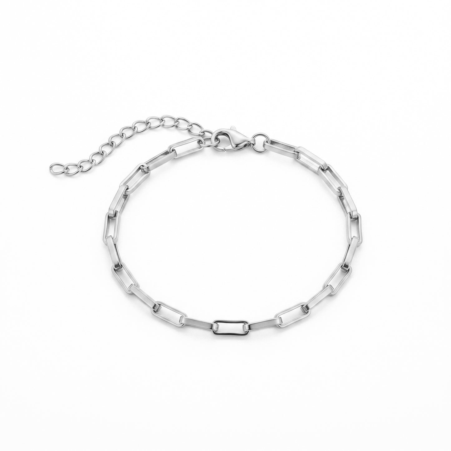 The Delicate Link Bracelet That Makes Everything Look More Expensive